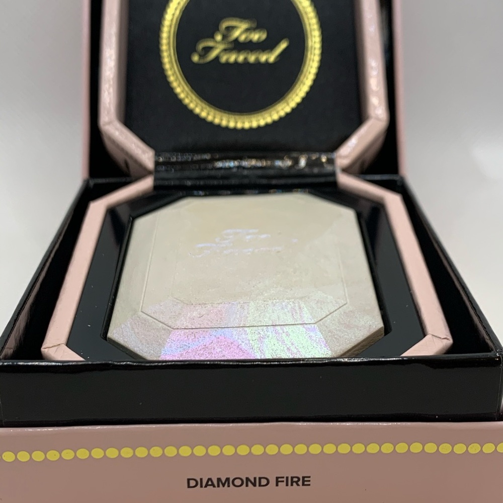 Too Faced Diamond Light Highlighter